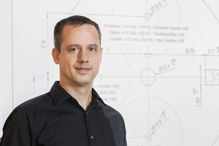 Gion Petschen Gion Petschen berät die Uhrenhersteller im Bereich elekronischer / Quarzuhrwerke.