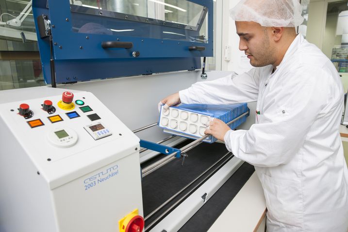 Messen mechanischer Uhrwerke Ganggenauigkeit oder Amplitude von mechanischen Uhrwerken werden mit einer Witschi Chronoscope M10 gemessen