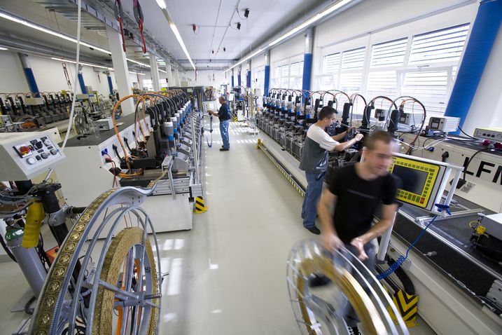 Herstellung von Komponenten mittels Linear-Technologie.