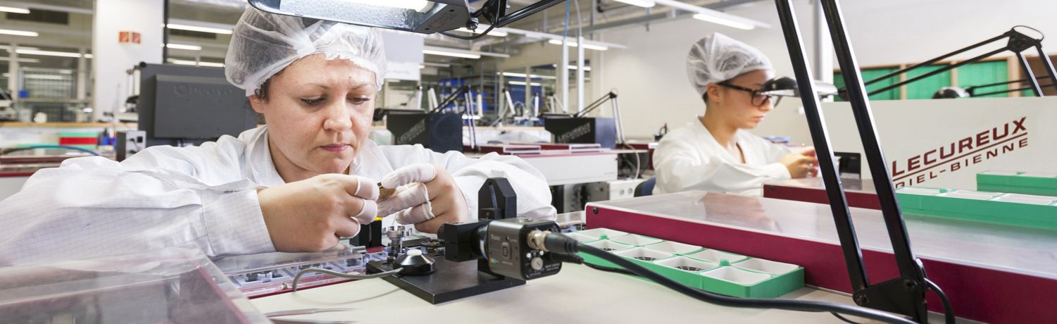 Zifferbläter und Zeiger werden mittels Lécureux-Chaînes gesetzt