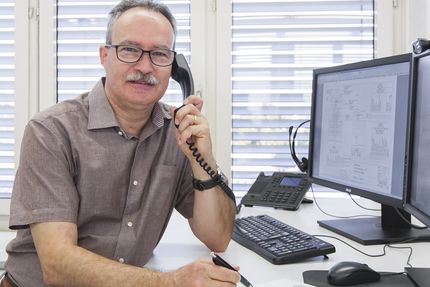 Roland Spriessler Roland Spriessler leitet den technischen Kundendienst der Ronda AG und ist verantwortlich für den Kundensupport bei Spezialausführungen.